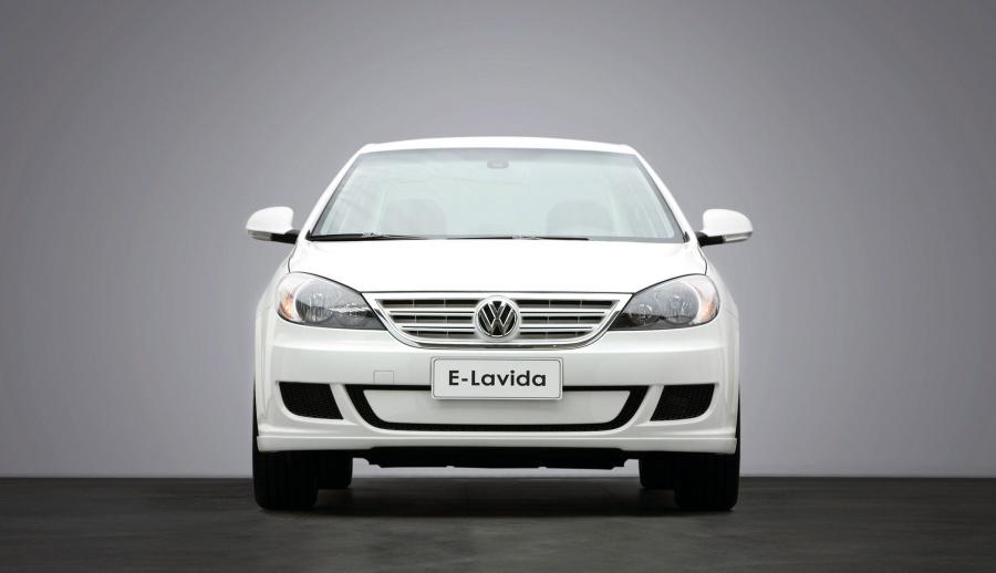  Volkswagen E-Lavida Concept 2010 года  (фото 5 из 6)